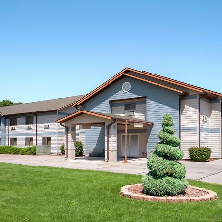 Travelodge By Wyndham Morrill Esterno foto