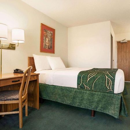 Travelodge By Wyndham Morrill Esterno foto