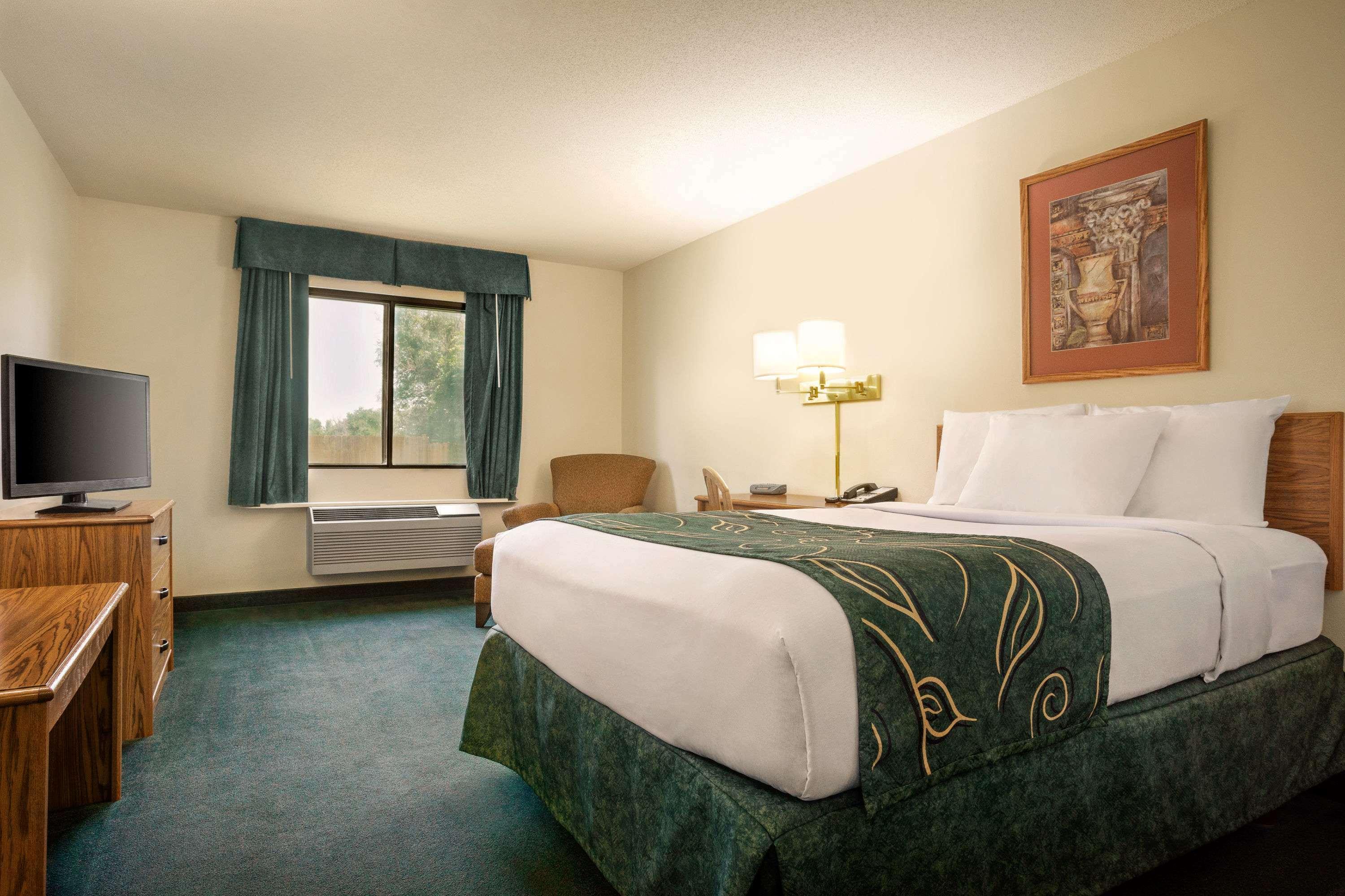 Travelodge By Wyndham Morrill Esterno foto
