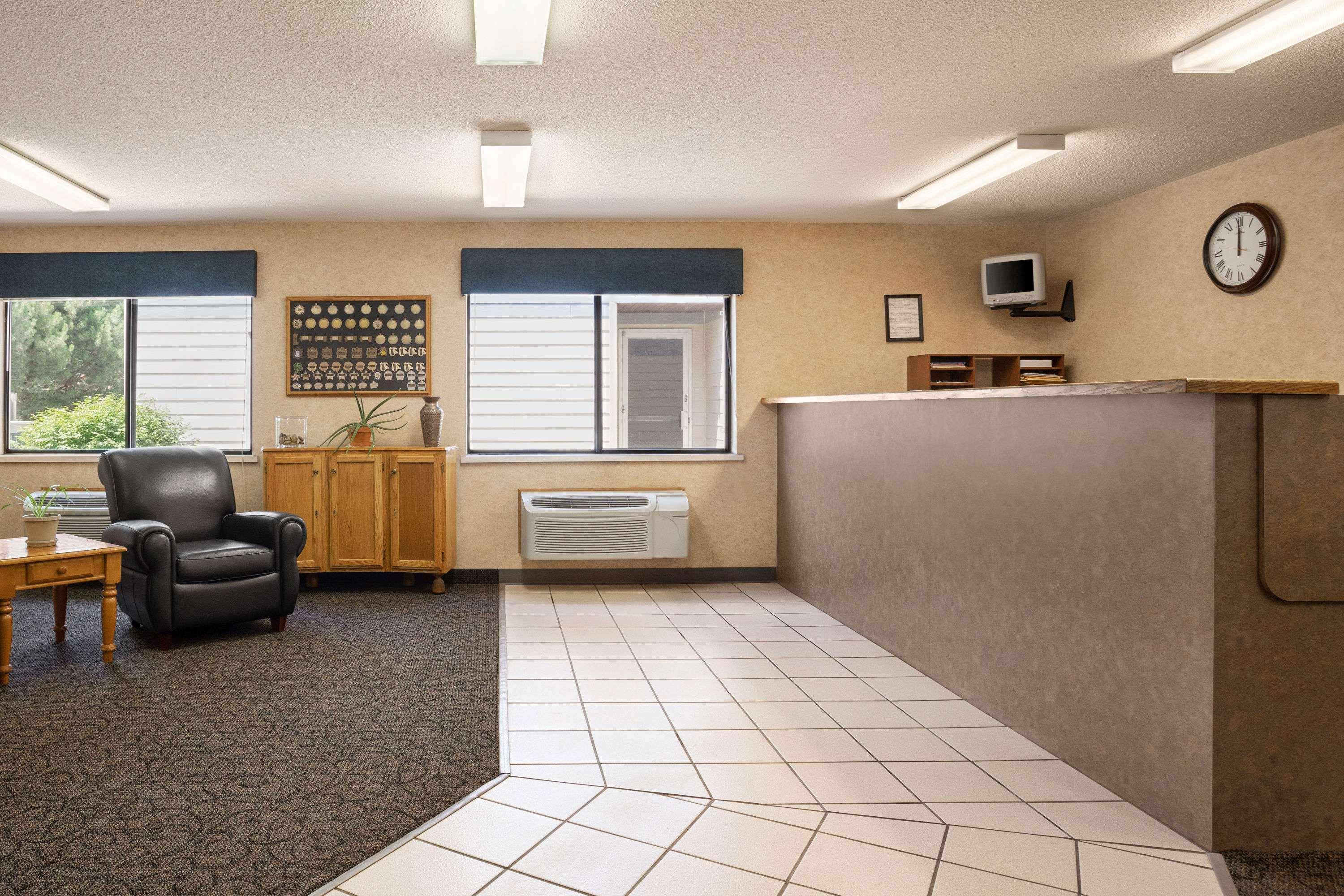 Travelodge By Wyndham Morrill Esterno foto