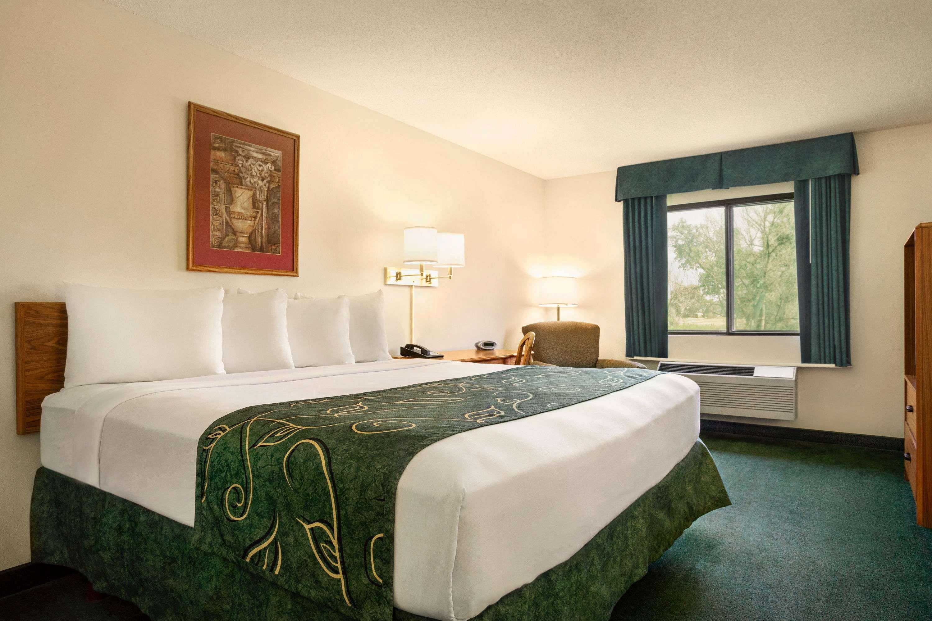 Travelodge By Wyndham Morrill Esterno foto