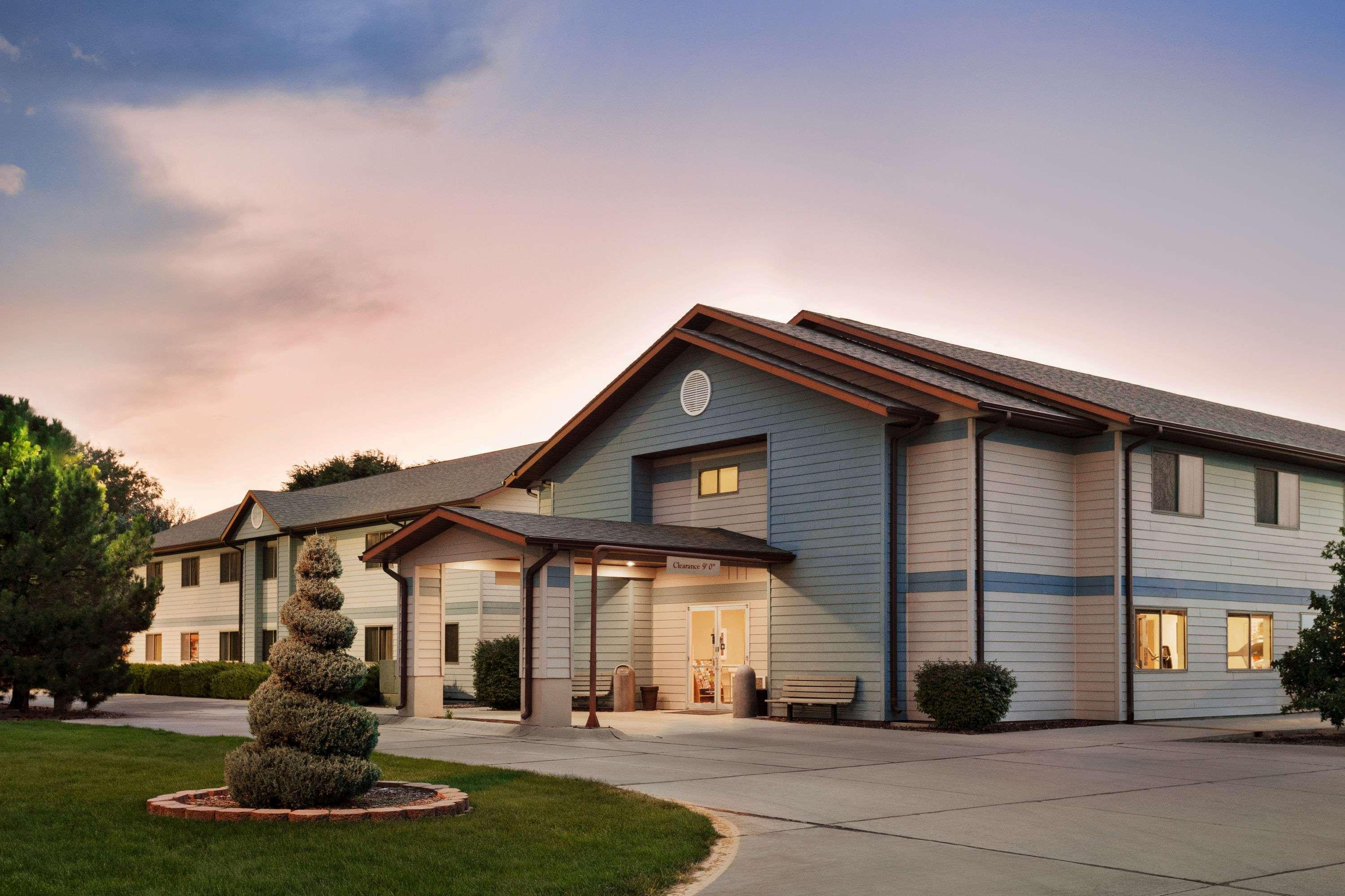 Travelodge By Wyndham Morrill Esterno foto