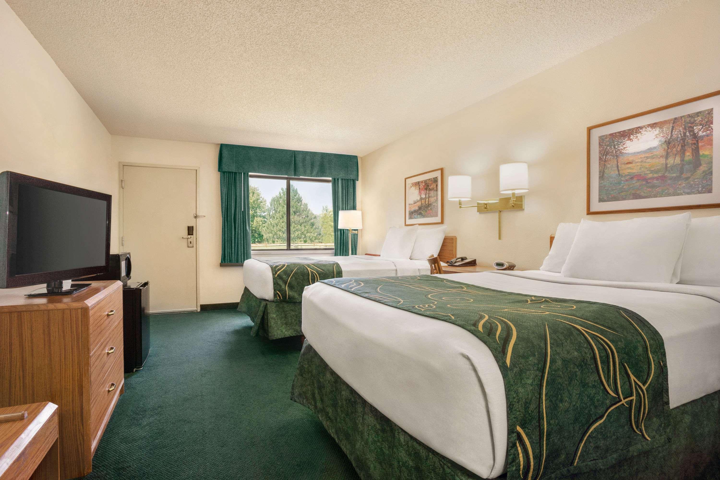 Travelodge By Wyndham Morrill Esterno foto