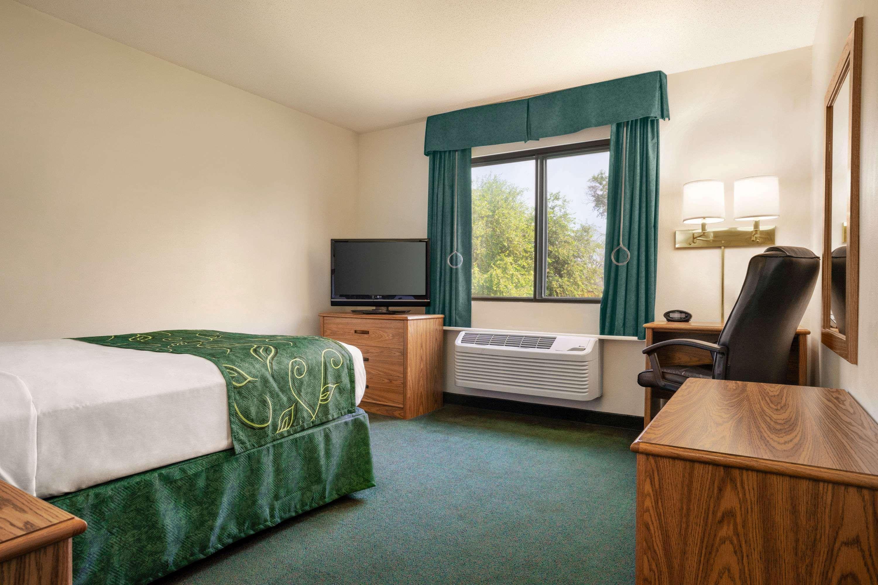 Travelodge By Wyndham Morrill Esterno foto