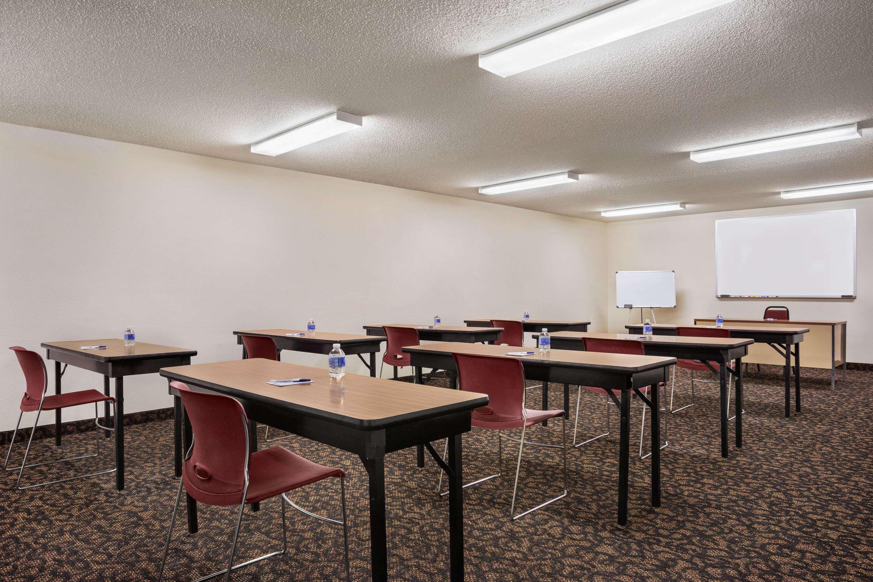 Travelodge By Wyndham Morrill Esterno foto